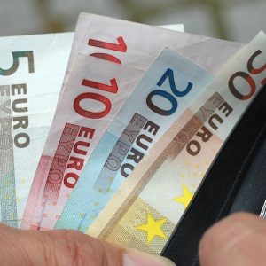 Governo Aprovou Salário Mínimo Nacional De 665 Euros A Partir De 2021