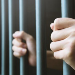 Homem Que Batia Na Mãe Em Coimbra Condenado A 3 Anos E 9 Meses De Prisão