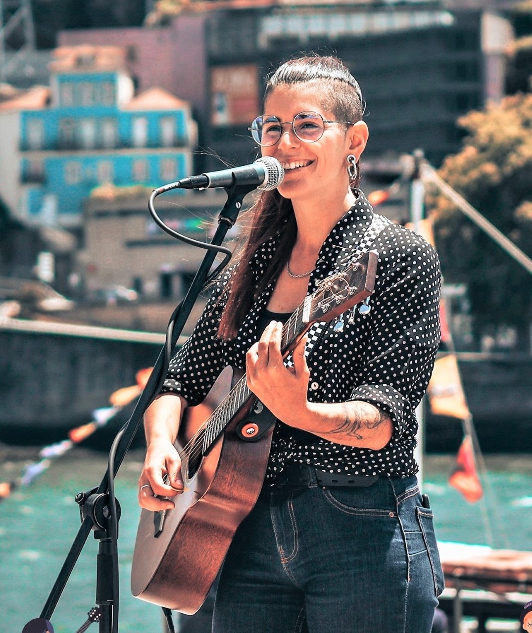 Cantora Sourense Estrela Gomes Em Tour Europeia De Festivais E Brevemente Lança O Seu EP De Originais