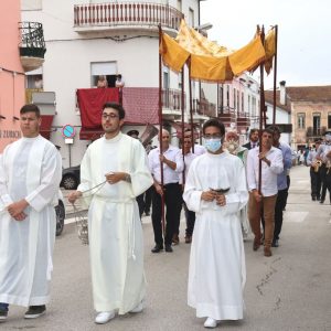 Procissão Do Dia Do Corpo De Deus Na Vila De Soure Integrou Largas Centenas De Pessoas