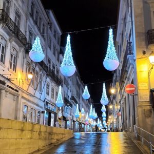 Mulher Ficou Ferida Ao Ser Atingida Por Adereço De Iluminação De Natal Na Baixa Da Cidade De Coimbra