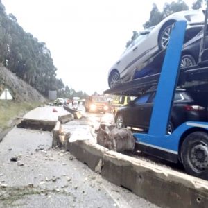 Camião Que Transportava Carros Despistou-se No IP3 Na Zona De Coimbra