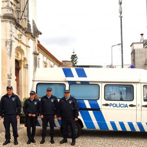 Núcleo De Armas E Explosivos Da PSP De Coimbra Esteve Em Atendimento Móvel Em Soure Para Facilitar A Vida Aos Cidadãos