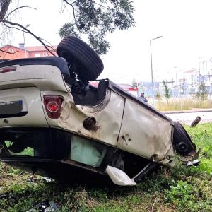 Carro Despistou-se, Capotou Em Seguida E Condutor Fugiu Do Local Em Coimbra